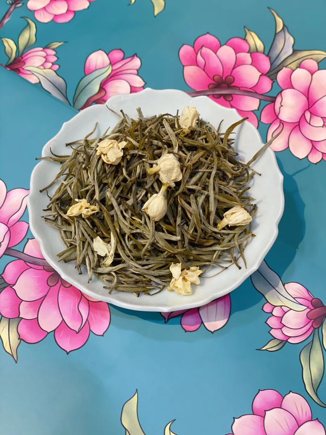 茶叶过期后饮用安全吗？专家解析过期茶叶的潜在危害与正确保存方法(图1)