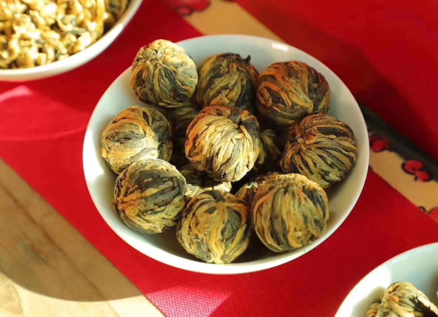 茶叶泡脚的神奇功效：从健康理疗到日常养生，全面解析茶叶泡脚的好处(图1)