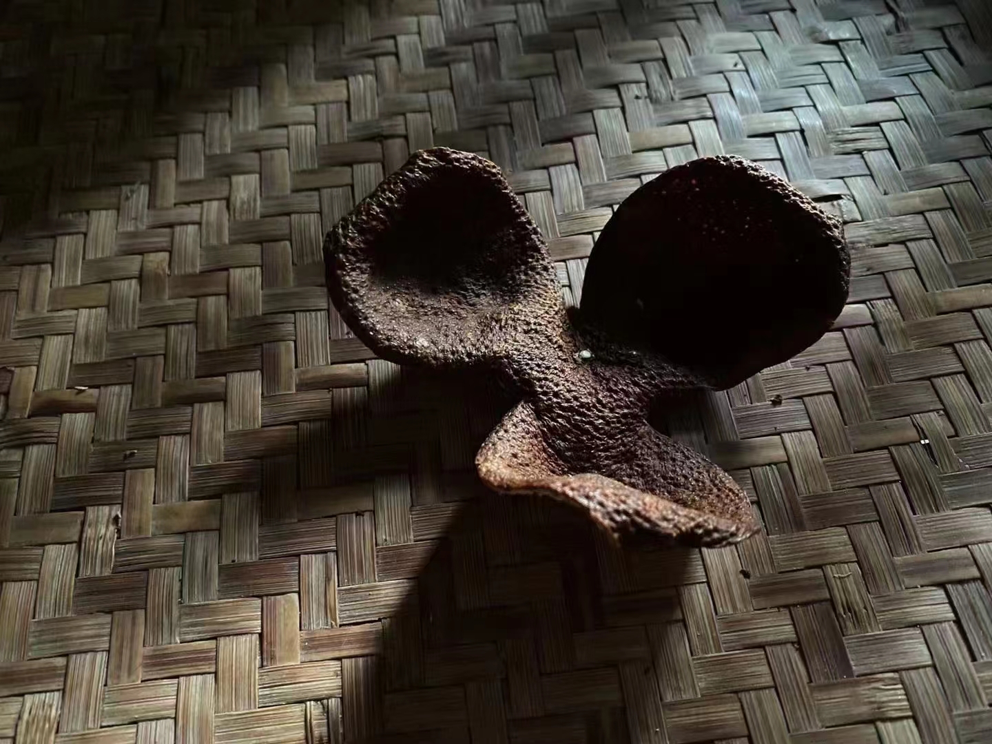 原生坊正山小种：揭秘世界顶级红茶的独特魅力与制作工艺(图1)
