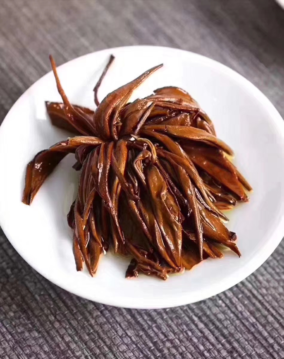 大红袍品质揭秘：如何辨别顶级与普通大红袍的五大关键点(图1)