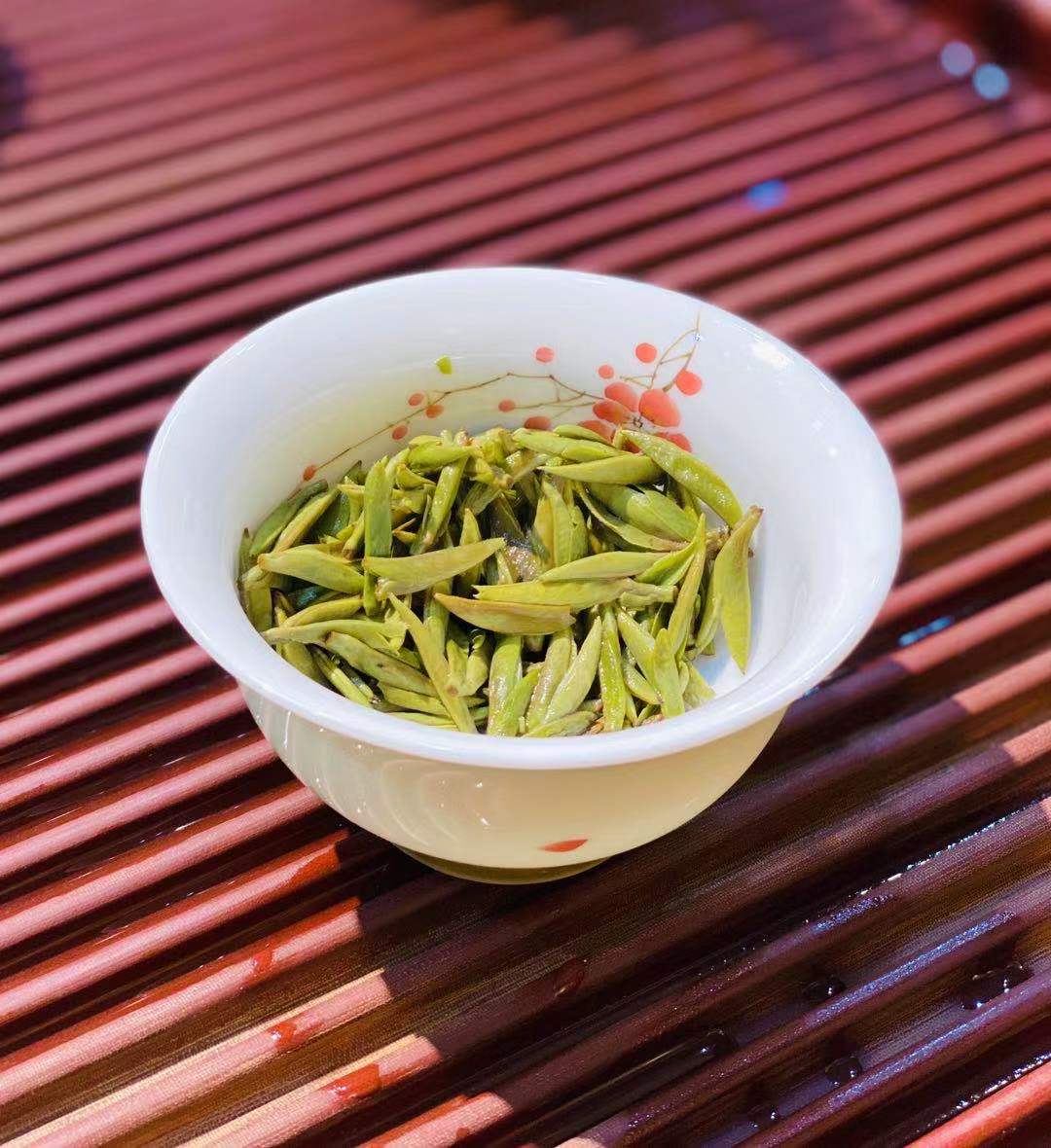 保温杯泡茶的科学指南：如何正确使用保温杯享受茶叶的最佳风味(图1)