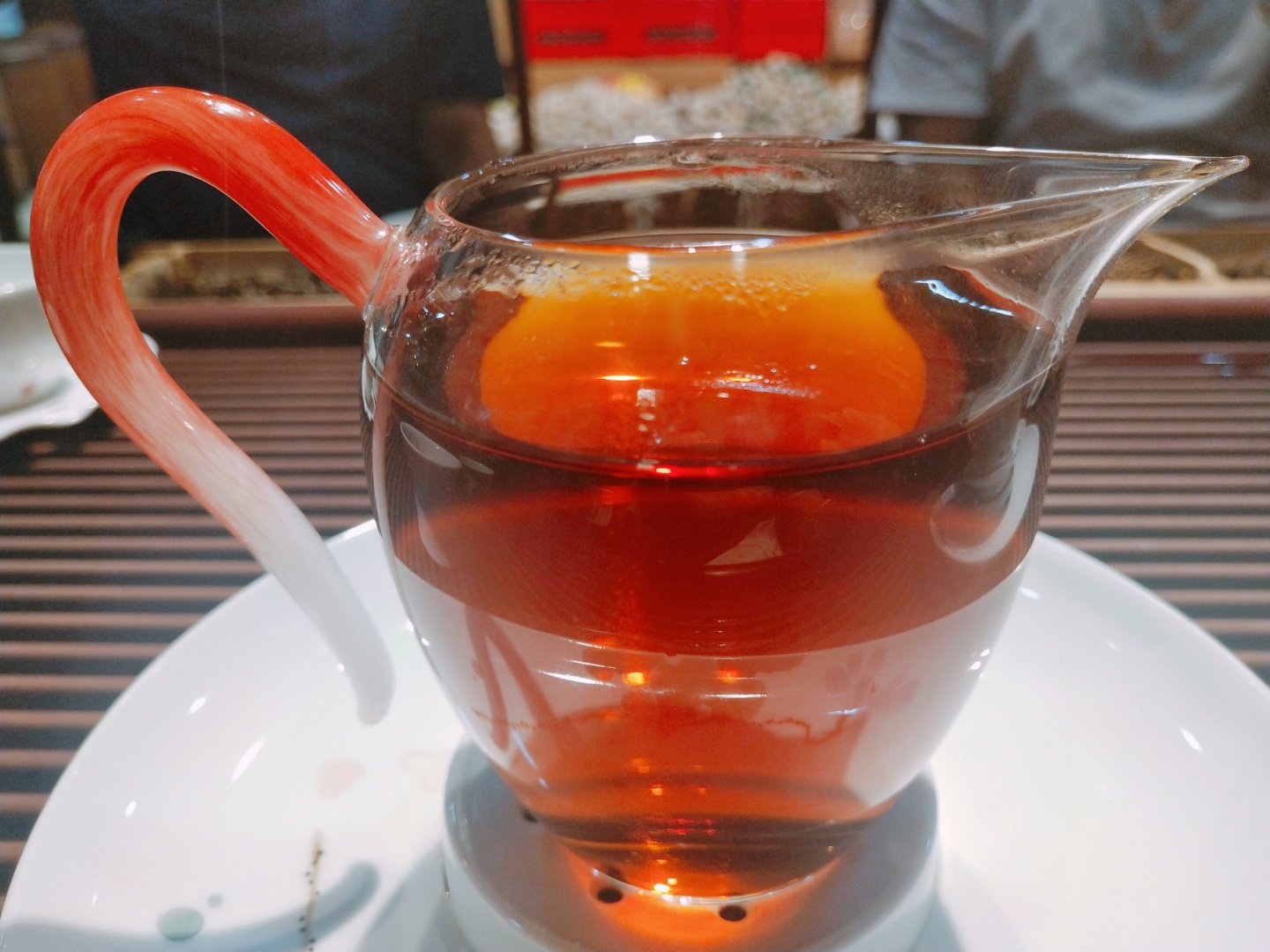 紫砂壶与茶叶的完美邂逅：如何影响茶汤的出水品质(图1)