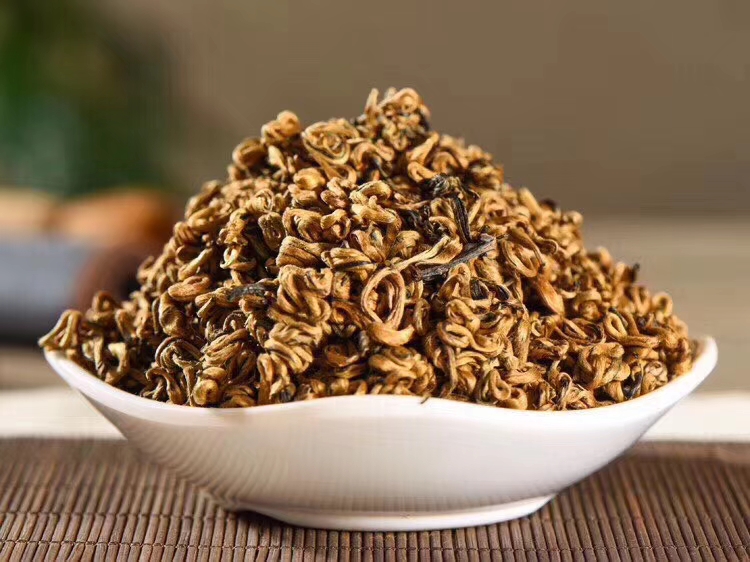 大红袍的传奇：揭秘岩茶之王的独特风味与制作工艺(图1)