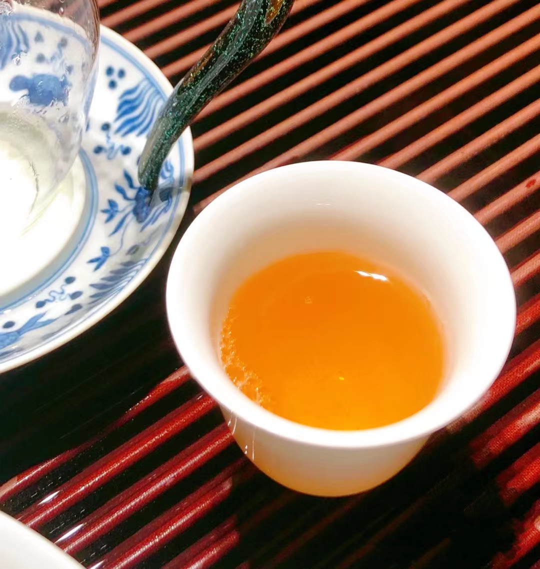 茶叶洗脸全解析：哪些茶叶适合，哪些要避免？(图1)