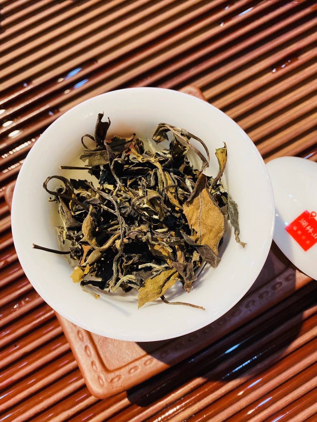 简约茶叶铺装修灵感：打造清新自然的茶香空间(图1)