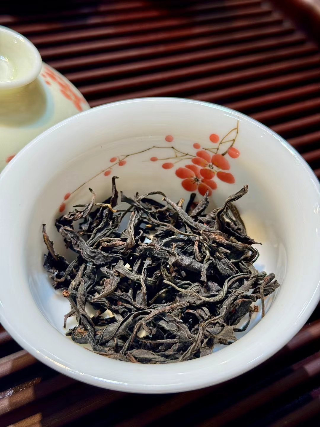 茶叶品质与苦味的关系：揭秘为何顶级茶叶未必更苦(图1)