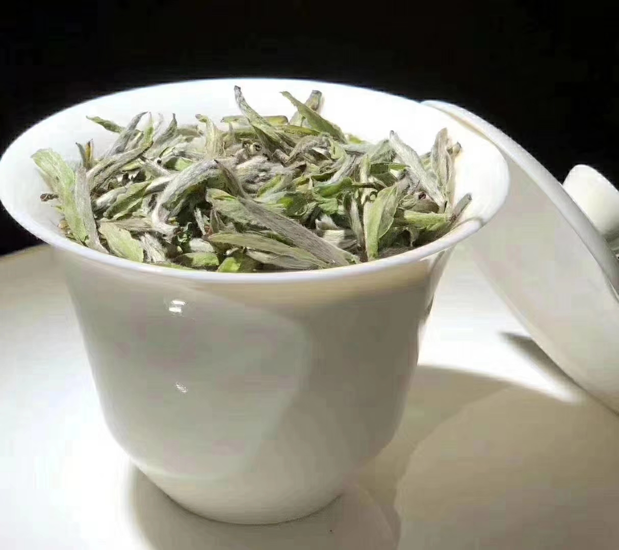 女性专属茶饮指南：精选五种茶叶，助你健康美丽每一天(图1)