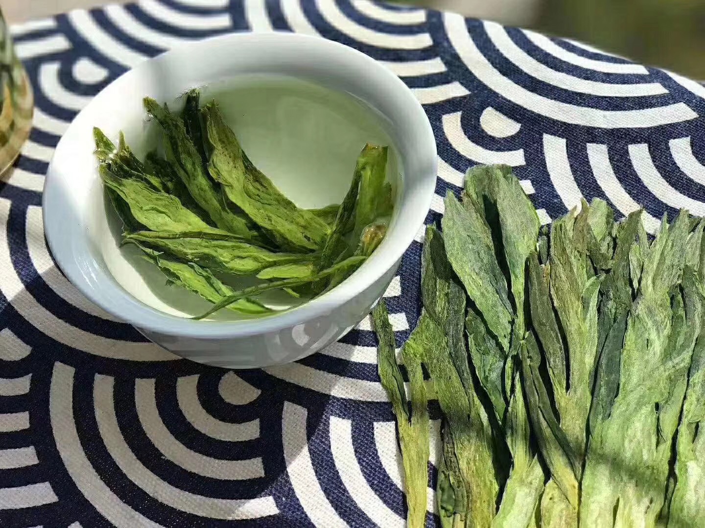 揭秘茶叶香气之源：哪些茶叶闻着最香？(图1)