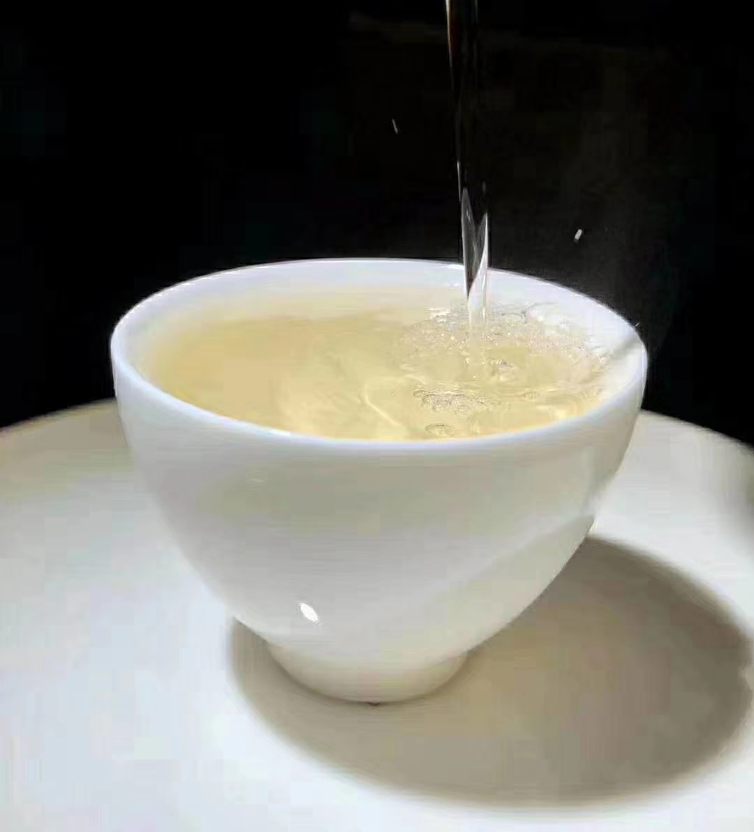 秋茶采摘指南：掌握最佳时机，品味秋天的第一杯茶(图1)