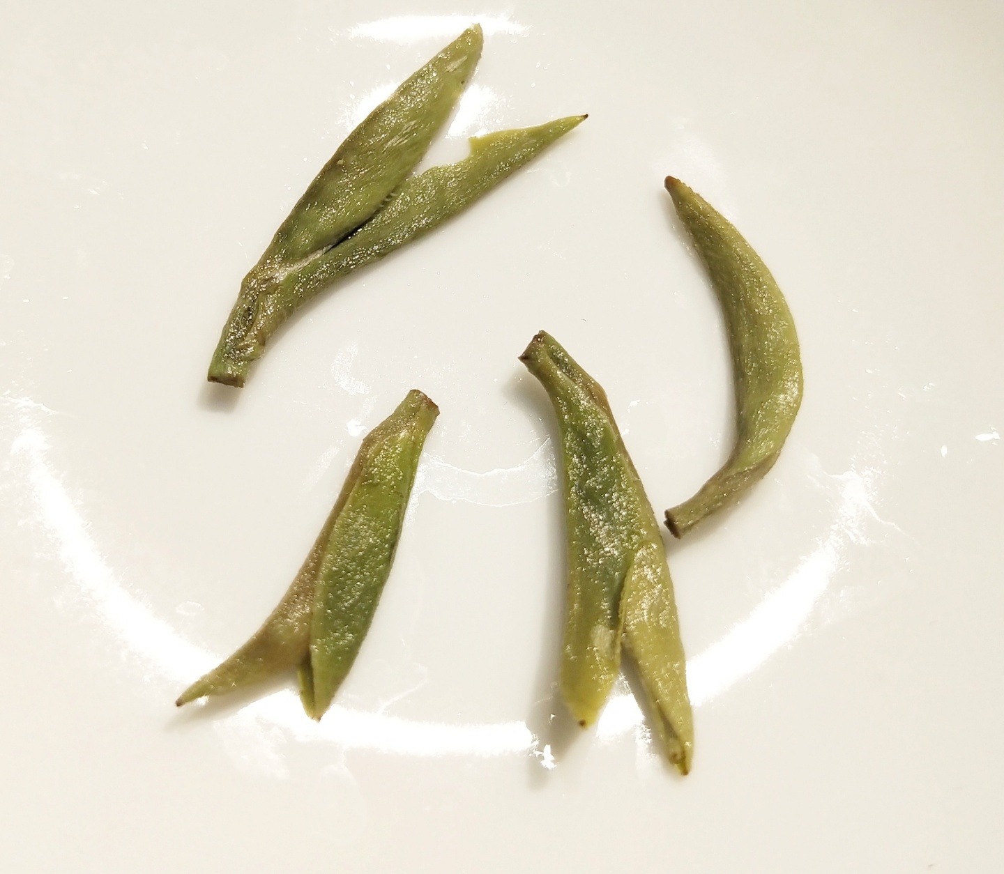 昆明茶叶基地探秘：从古树茶到现代工艺，全面解析云南茶叶的独特魅力(图1)