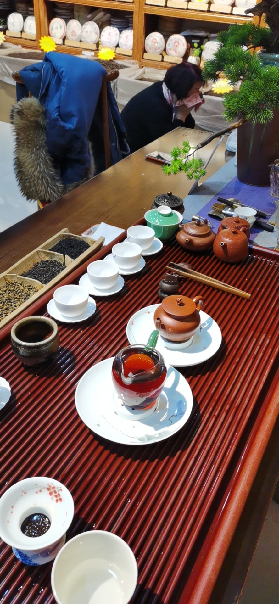 蓝天茶叶网店精选：探索顶级茶叶的产地与冲泡艺术(图1)