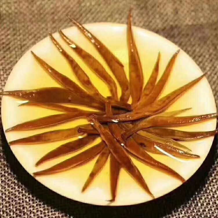 揭秘乌龙茶手工制作工艺：从晒青到烘焙的全过程解析(图1)