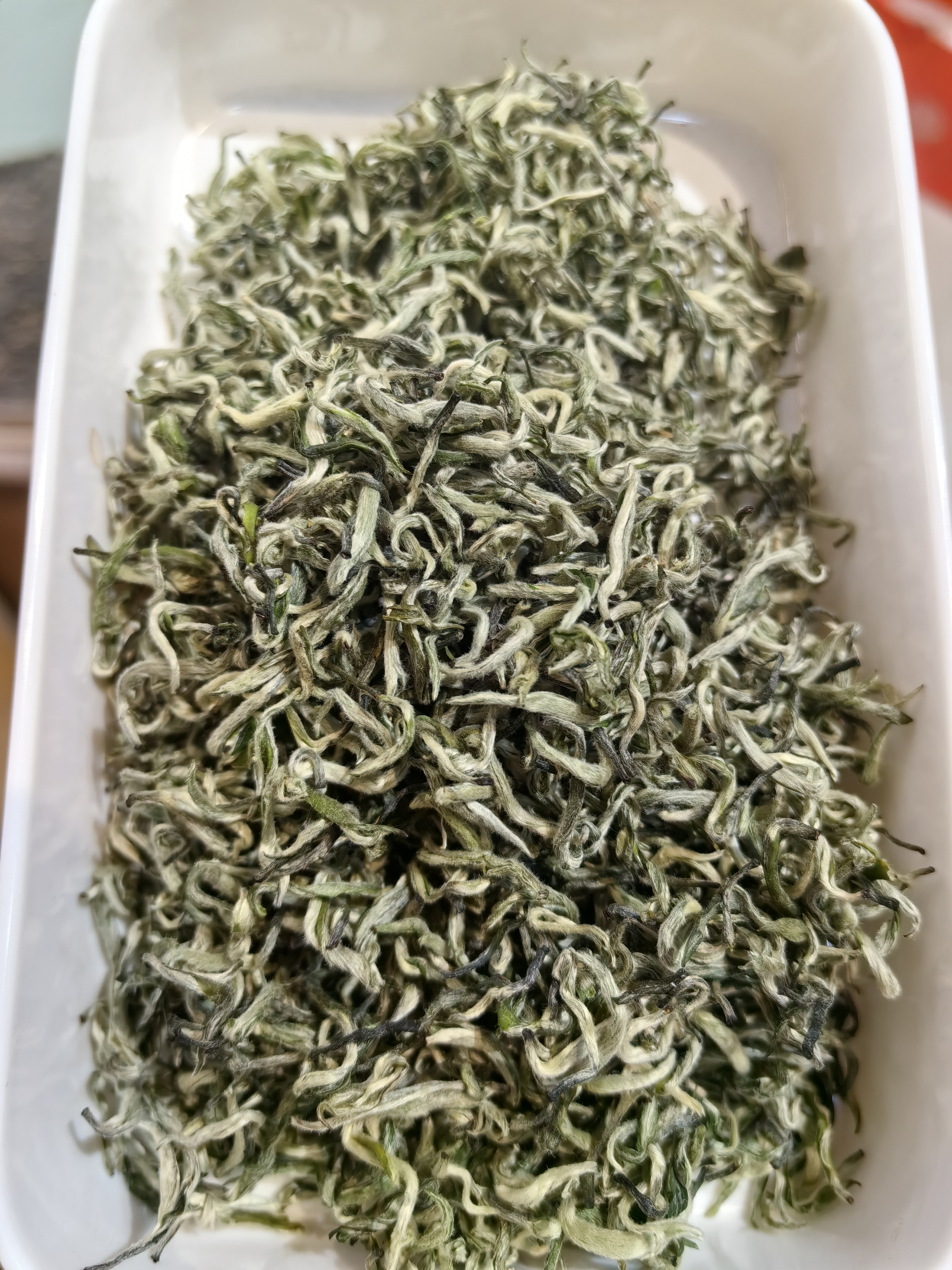 玛瑙与茶叶的完美邂逅：探索泡茶艺术中的宝石奥秘(图1)