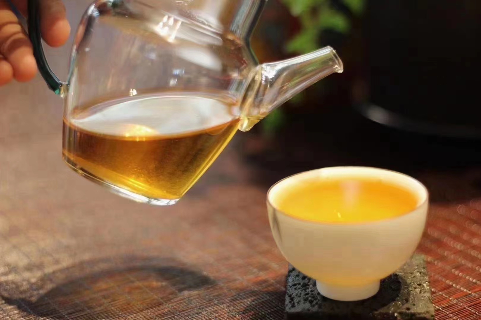 寻牌茶叶的独特魅力：探索其产地、工艺与品鉴技巧(图1)