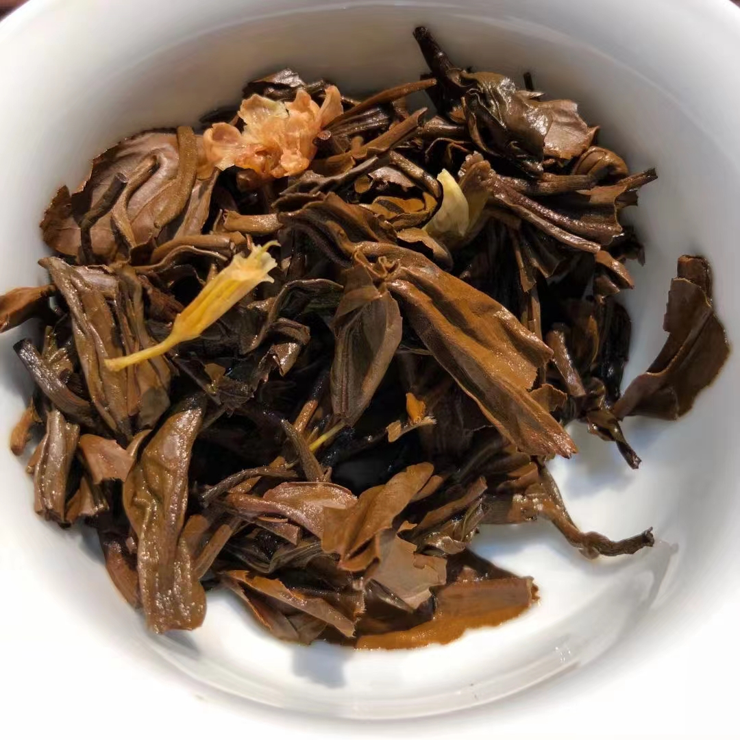 揭秘茶叶市场：如何辨别真假茶叶，避免购买假货(图1)