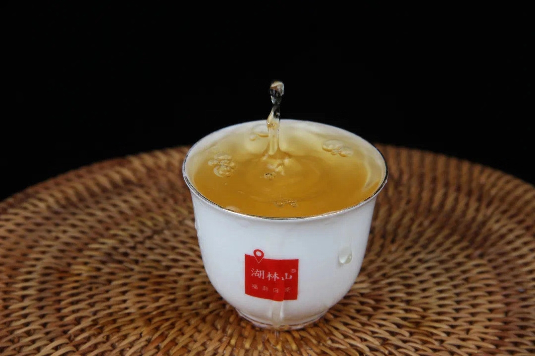 探索蓝天茶叶网店：精选茶叶的产地与冲泡技巧全解析(图1)