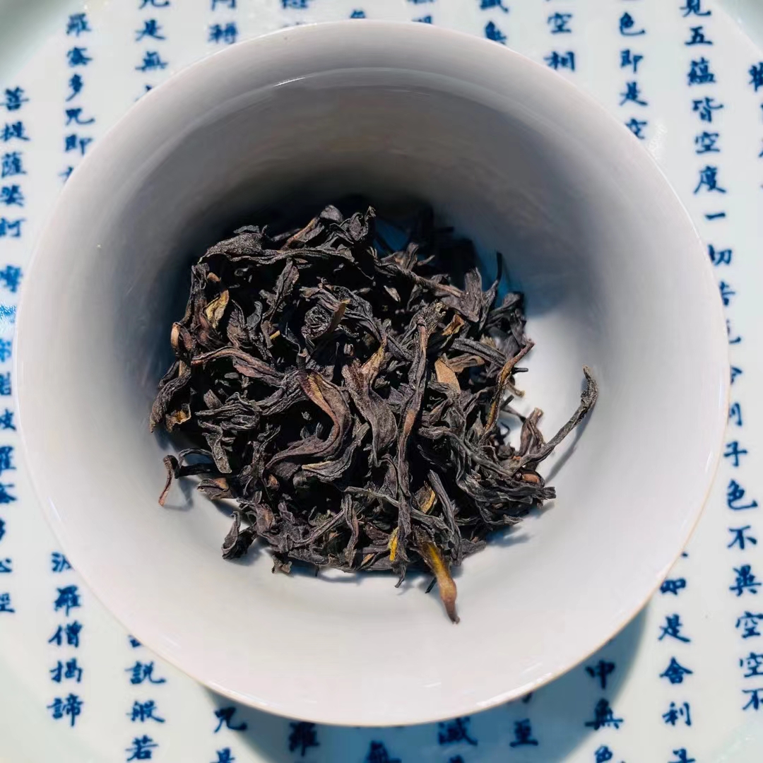 乌龙茶的独特魅力：探秘其制作工艺与品鉴技巧(图1)