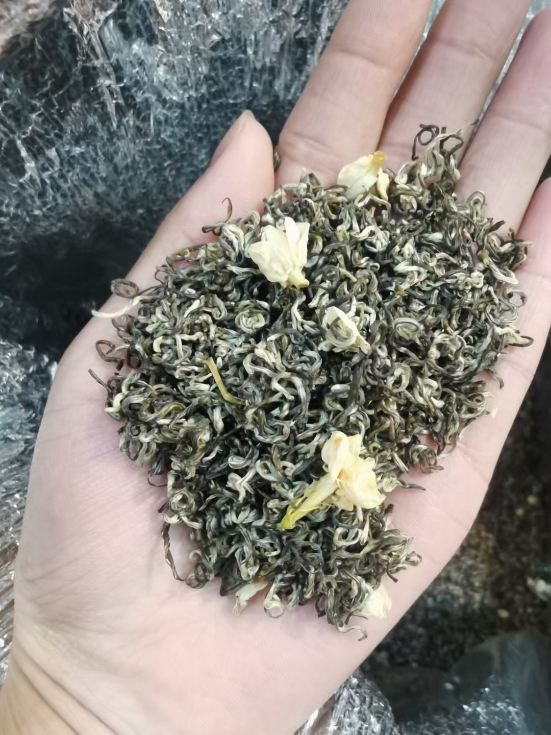 揭秘茶叶制作关键步骤：杀青工艺的科学与艺术(图1)