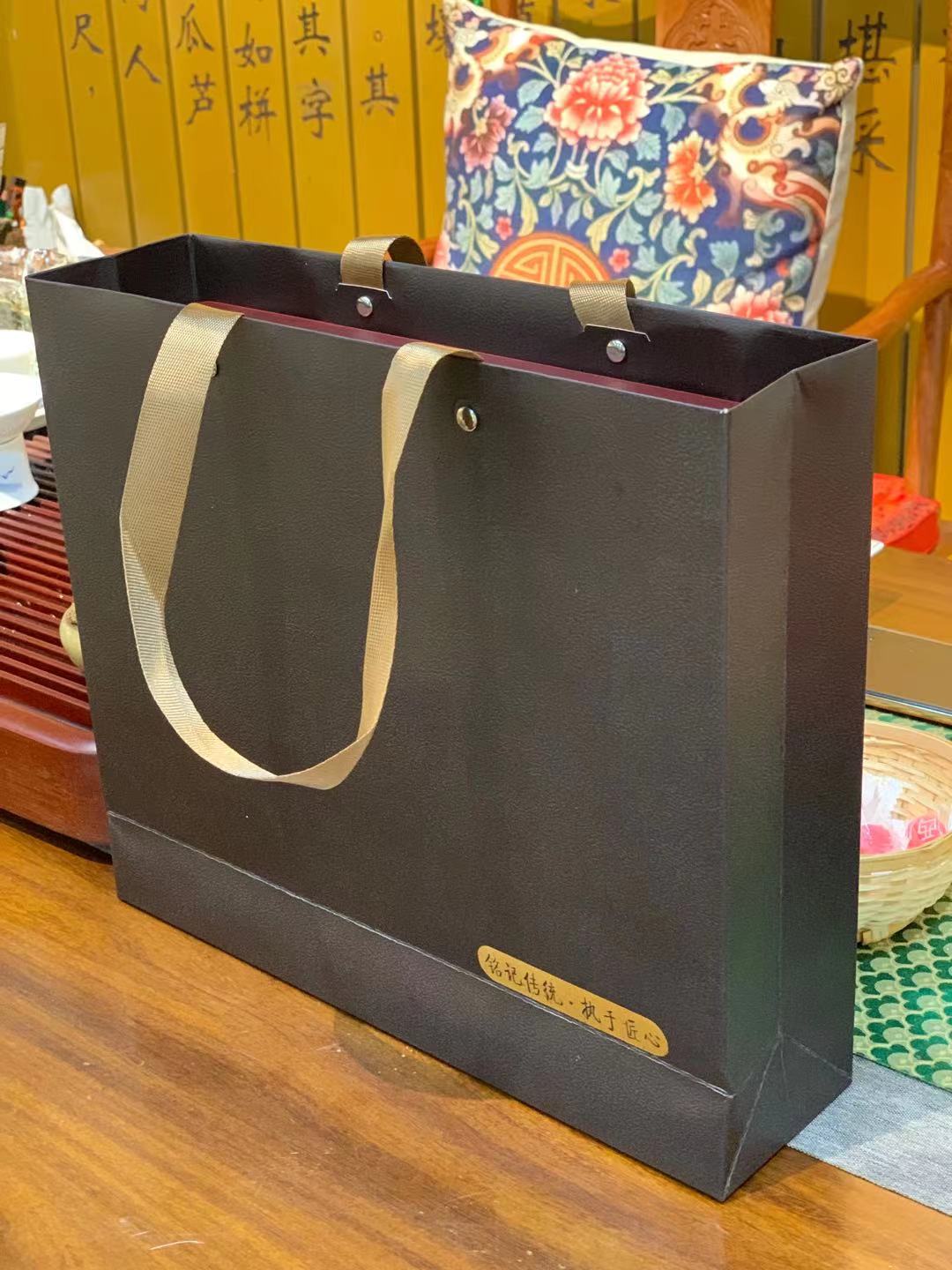 揭秘茶叶鲜叶的香气密码：从品种到采摘，如何影响最终香味(图1)