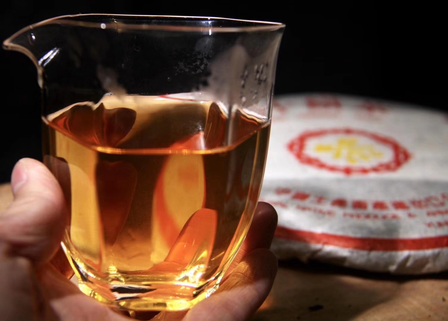 揭秘茶叶店三无产品：如何辨别真假茶叶，保障健康饮茶(图1)